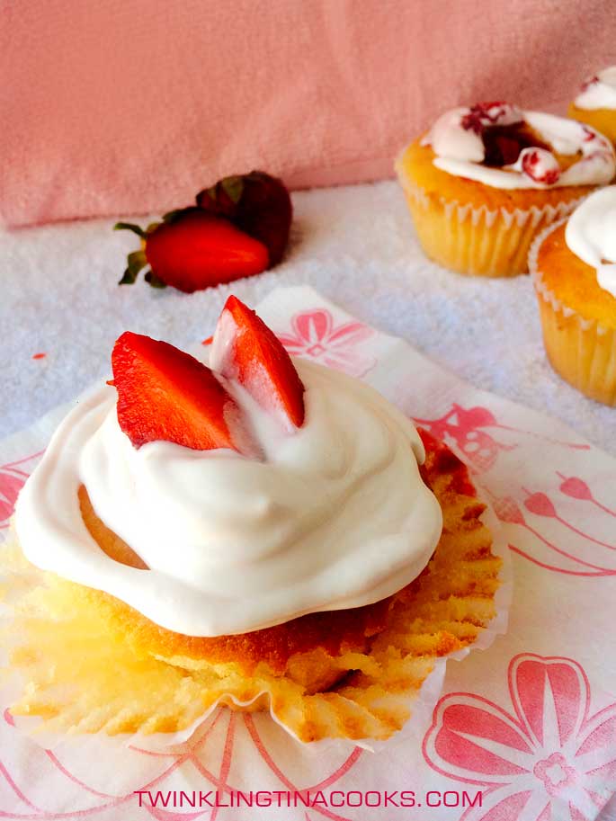 how-to-make-centered-filled-strawberry-cup-cake
