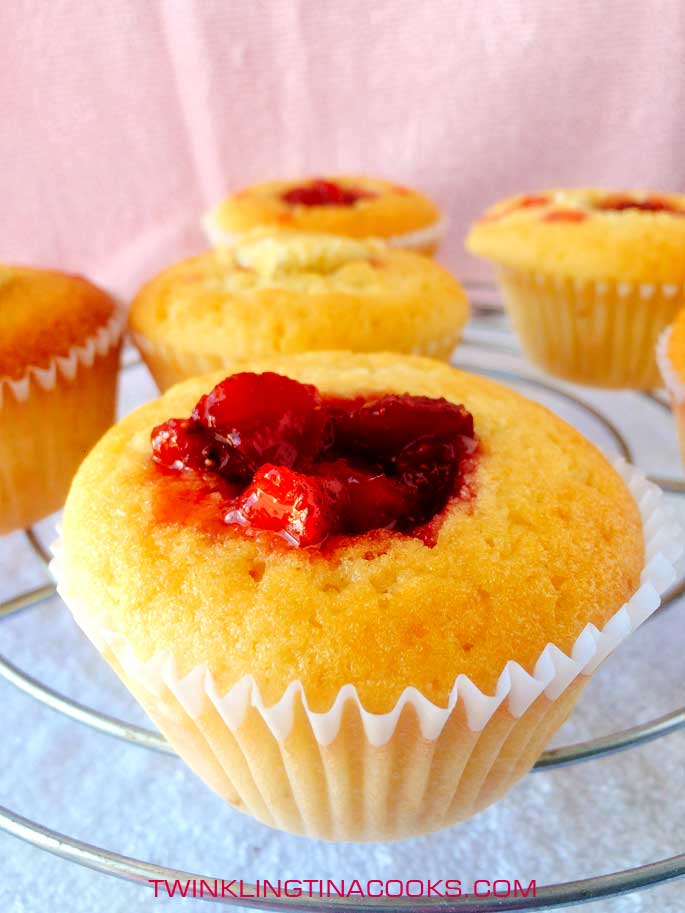 strawberry-center-filled-cupcake-dessert-recipe