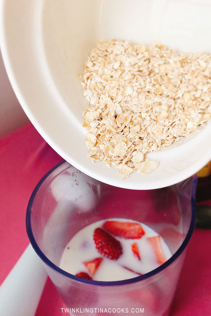 strawberry oatmeal breakfast smoothie